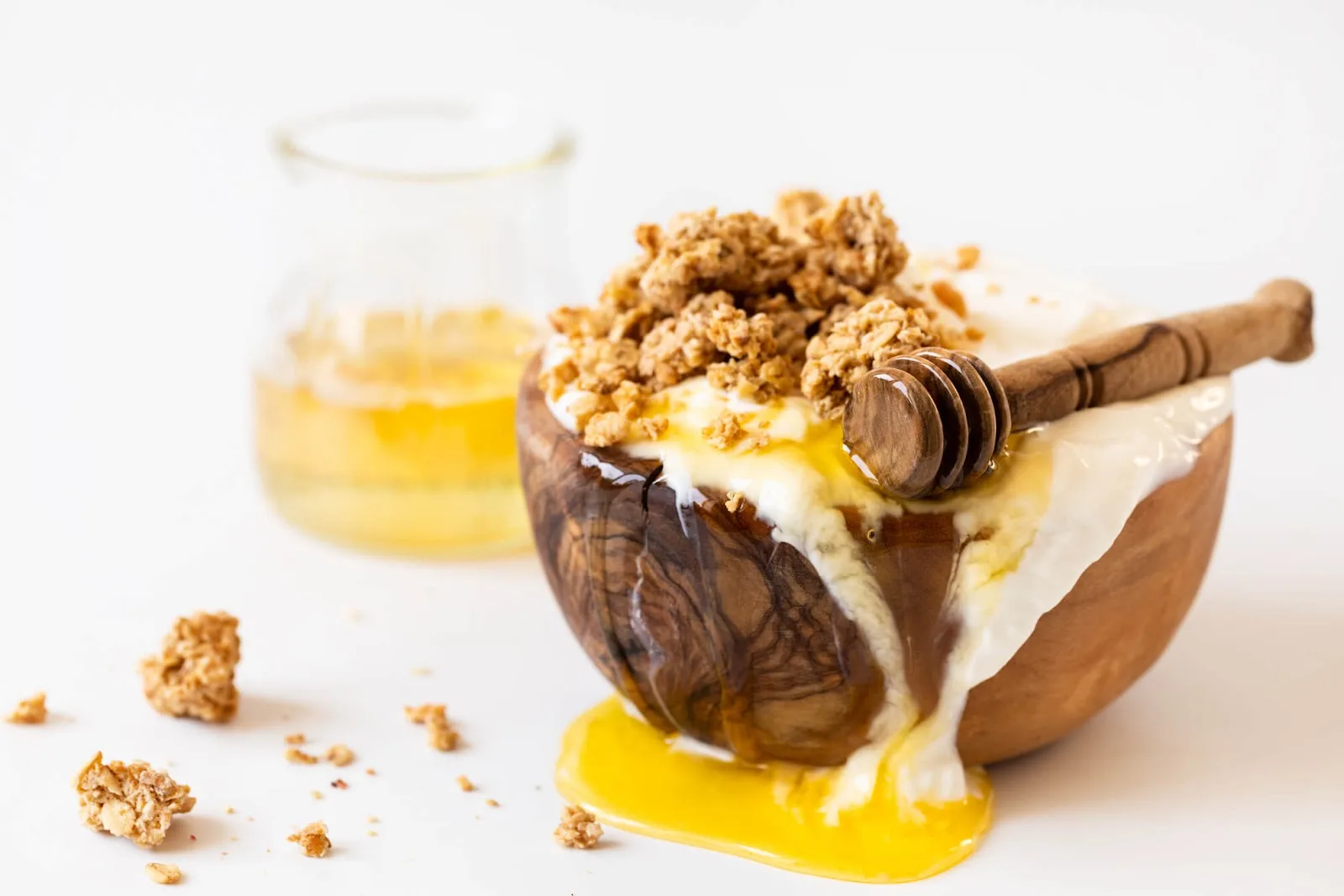 希臘優格食譜：希臘優格加蜂蜜和拉麥片