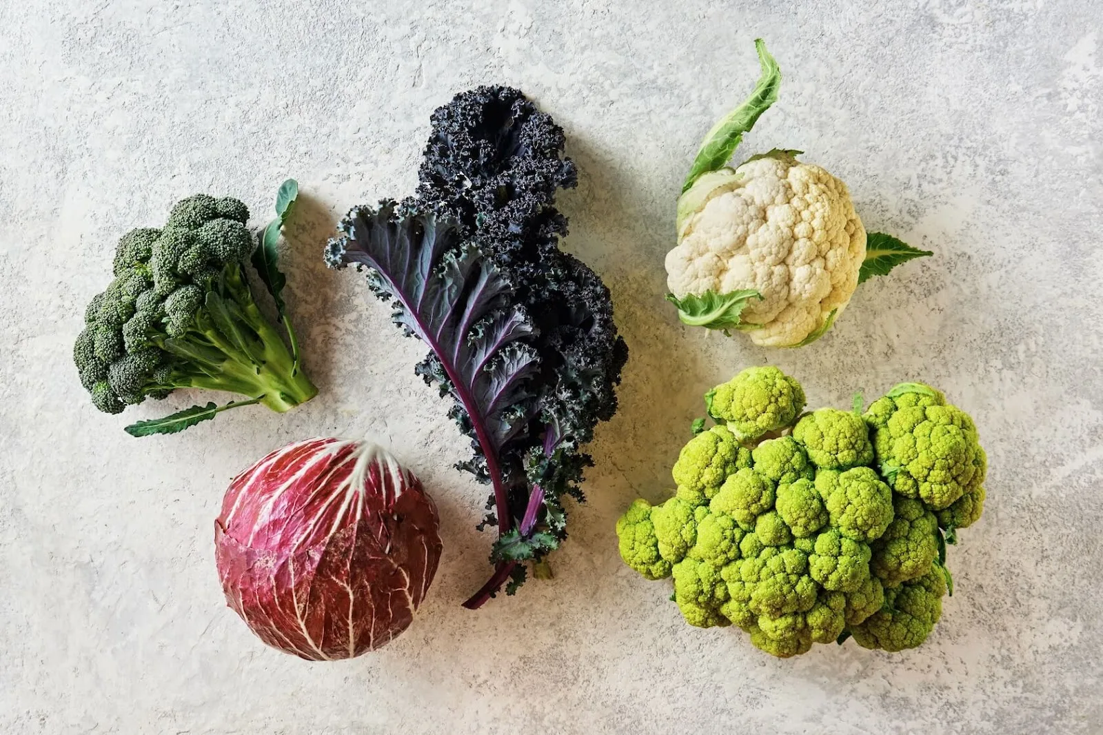 抗發炎食物與蔬菜 - 深綠色葉菜及十字花科蔬菜。