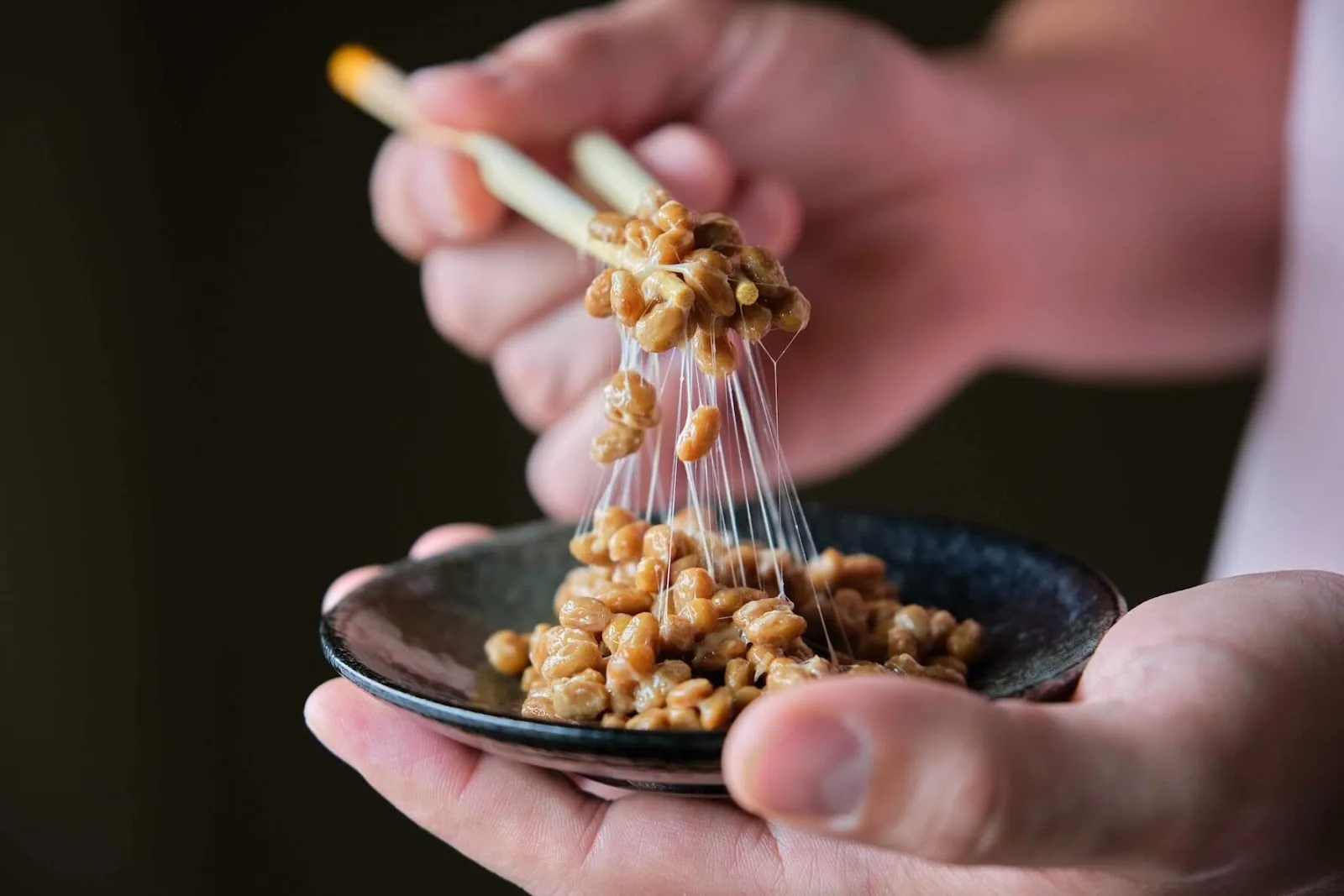 納豆激酶是納豆菌發酵後，產生黏黏糊糊的物質